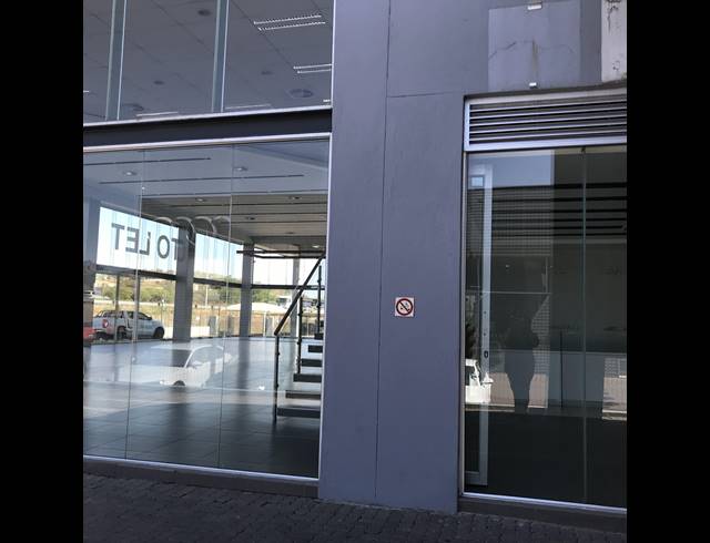 3,050M² SHOWROOM TO LET IN WATERVAL EAST